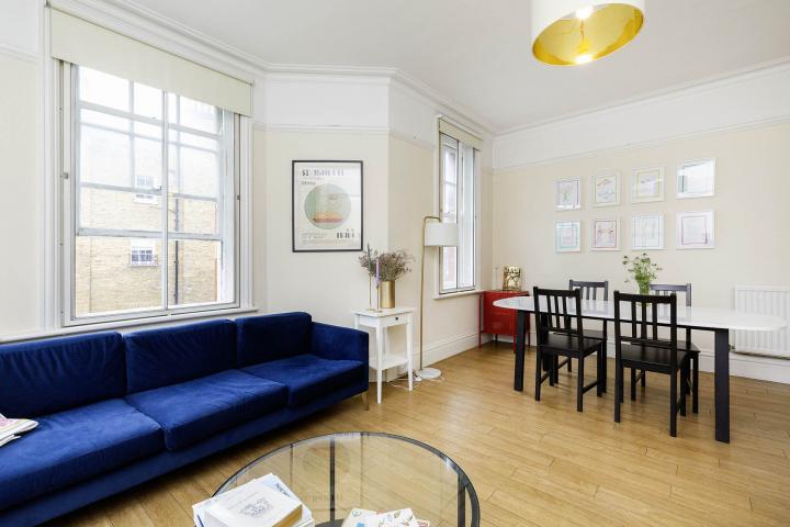 Three double bedrooms, two bathrooms, high ceilings and a spacious lounge. Melcombe Court, Dorset Square, Baker Street